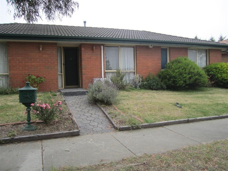 32 KEITH AVENUE, Sunbury VIC 3429