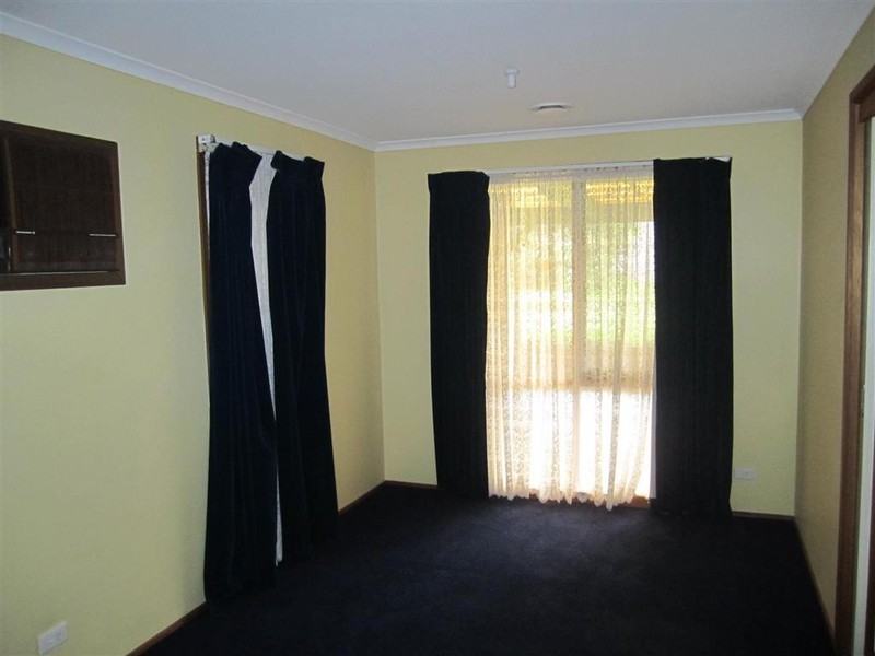 32 KEITH AVENUE, Sunbury VIC 3429