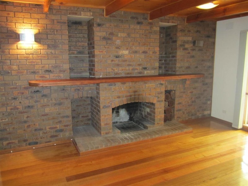 255 ELIZABETH DRIVE, Sunbury VIC 3429