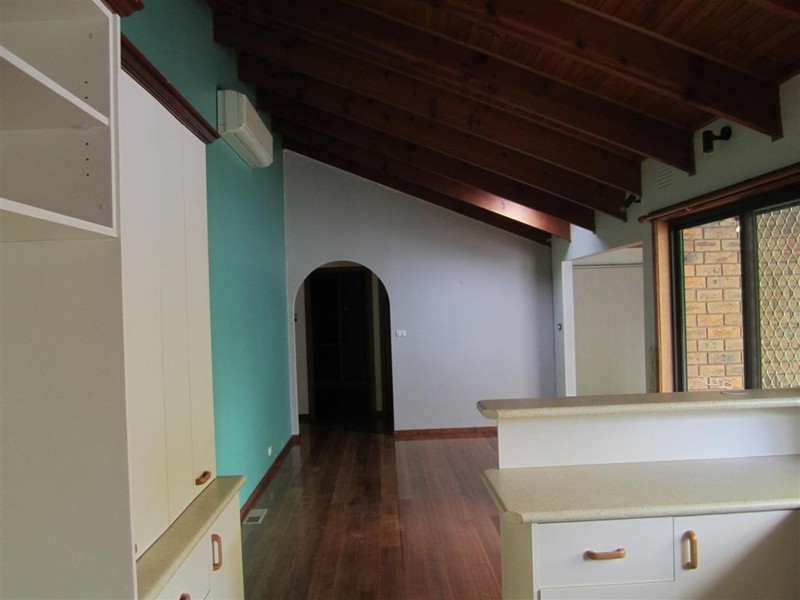 255 ELIZABETH DRIVE, Sunbury VIC 3429