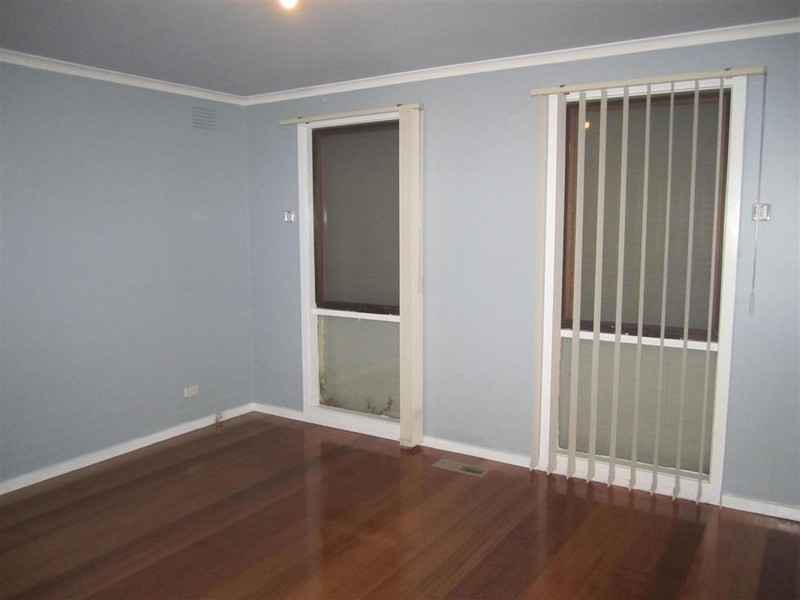 255 ELIZABETH DRIVE, Sunbury VIC 3429