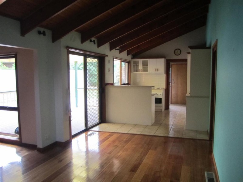 255 ELIZABETH DRIVE, Sunbury VIC 3429