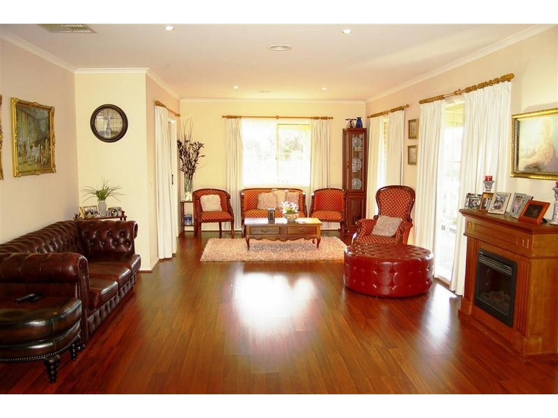 42 WATERSPRITE BOULEVARD, Sunbury VIC 3429