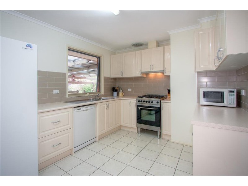 5 LAWRENCE AVENUE, Sunbury VIC 3429