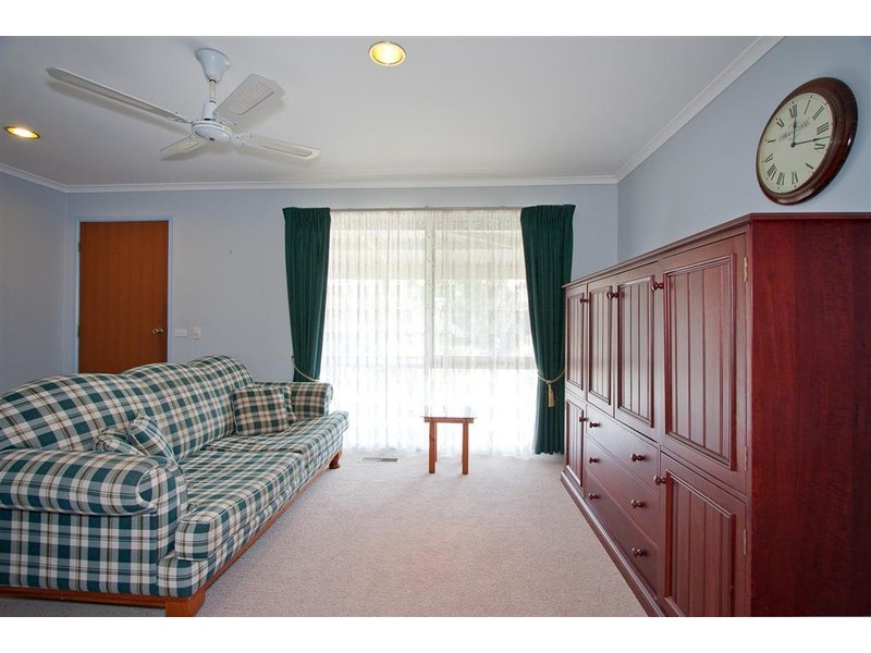 5 LAWRENCE AVENUE, Sunbury VIC 3429