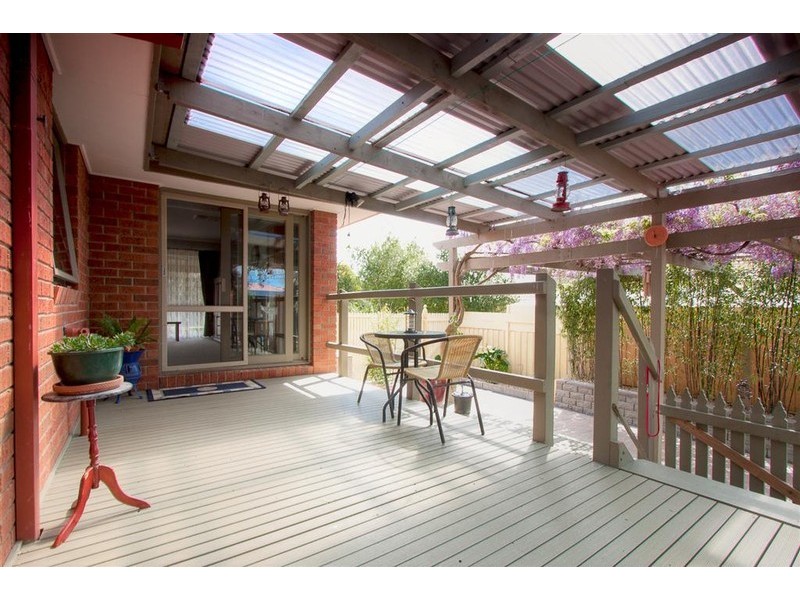 5 LAWRENCE AVENUE, Sunbury VIC 3429