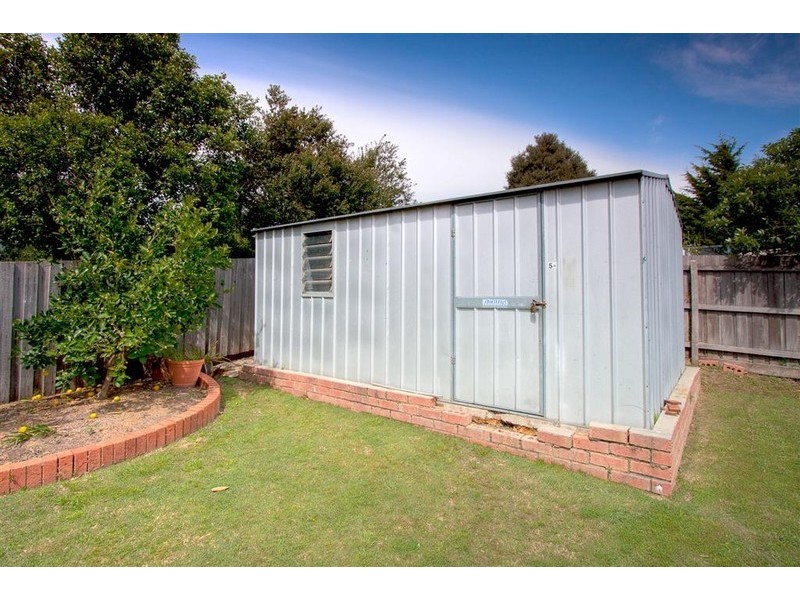 5 LAWRENCE AVENUE, Sunbury VIC 3429