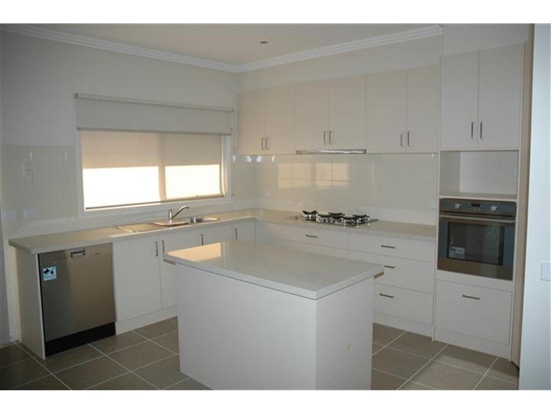 2/78 LIGAR STREET, Sunbury VIC 3429