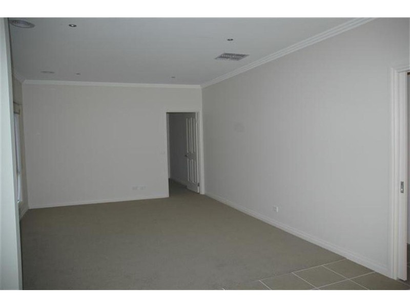 2/78 LIGAR STREET, Sunbury VIC 3429