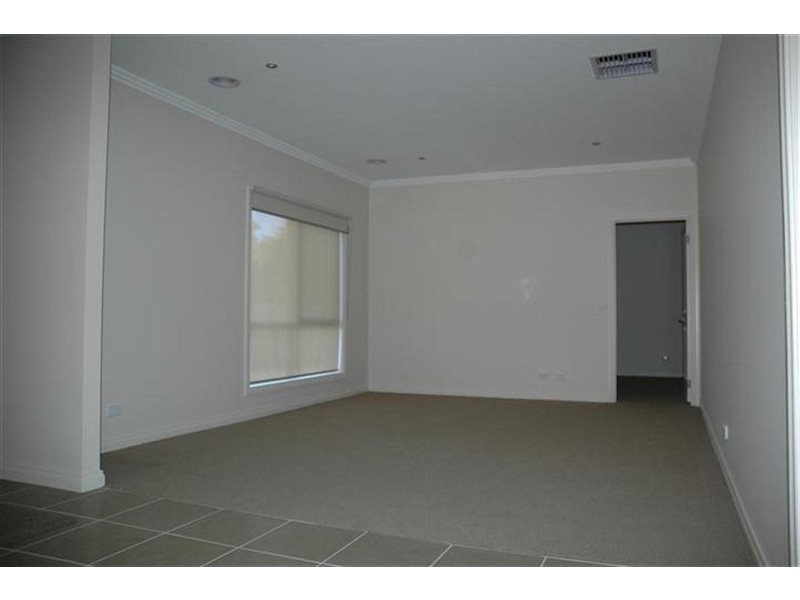 2/78 LIGAR STREET, Sunbury VIC 3429