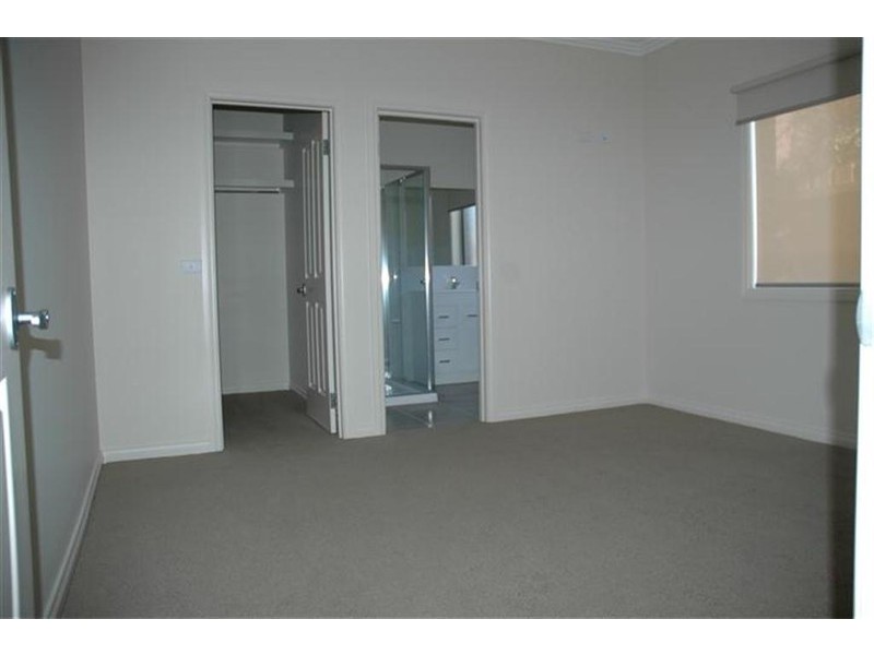 2/78 LIGAR STREET, Sunbury VIC 3429