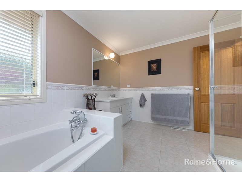 13 Bluebush Court, Sunbury VIC 3429