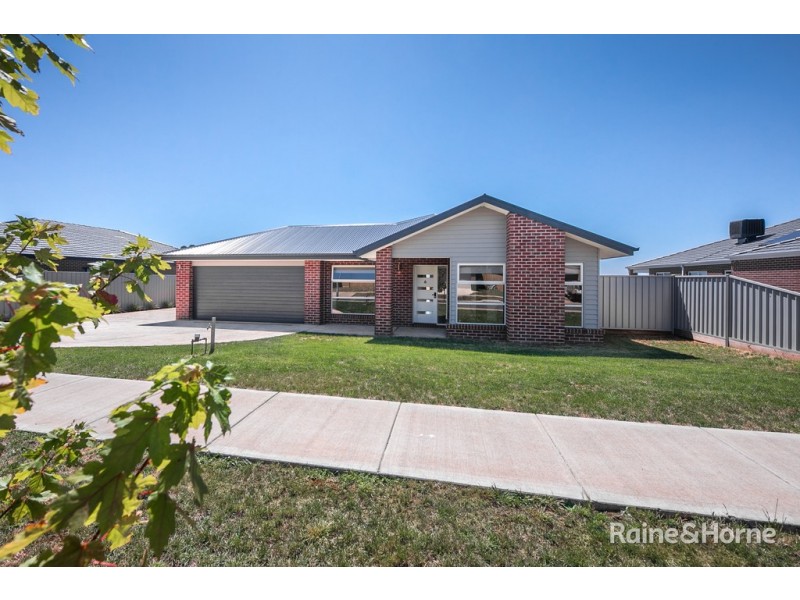 6 Lauder Place, Romsey VIC 3434