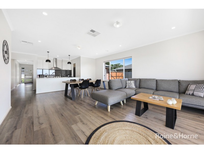 6 Lauder Place, Romsey VIC 3434