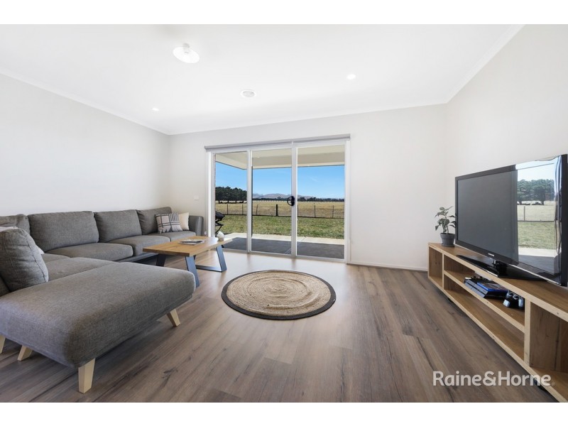 6 Lauder Place, Romsey VIC 3434