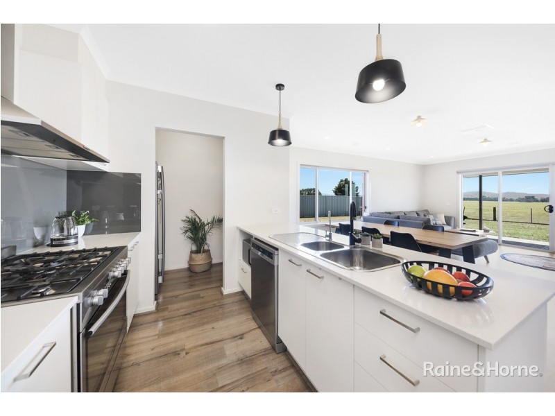 6 Lauder Place, Romsey VIC 3434