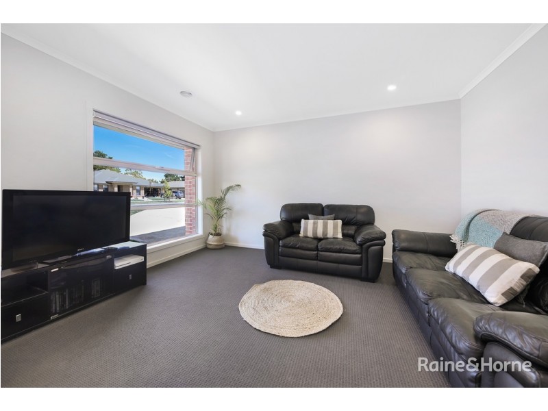 6 Lauder Place, Romsey VIC 3434