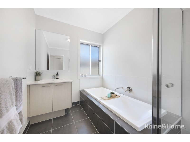 6 Lauder Place, Romsey VIC 3434