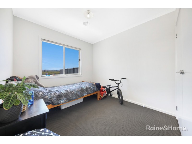 6 Lauder Place, Romsey VIC 3434