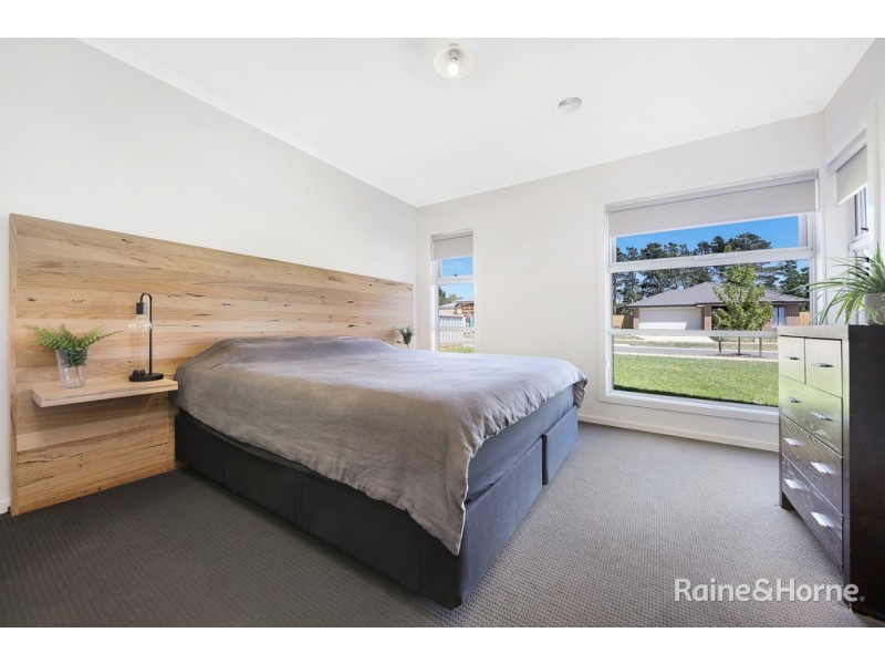 6 Lauder Place, Romsey VIC 3434