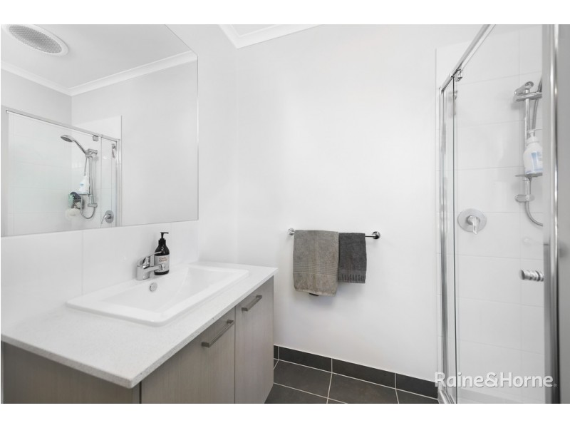 6 Lauder Place, Romsey VIC 3434