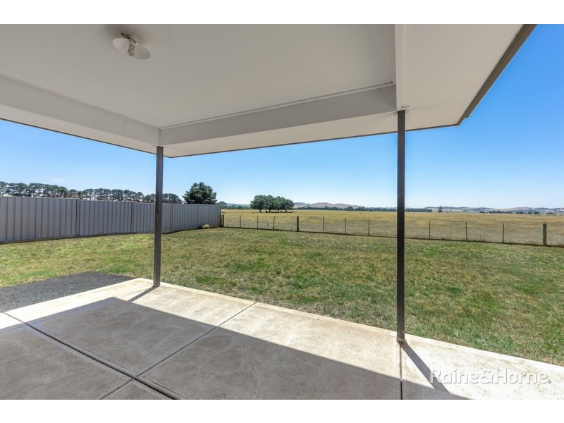 6 Lauder Place, Romsey VIC 3434