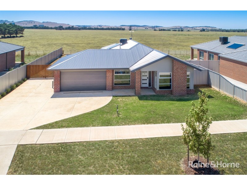 6 Lauder Place, Romsey VIC 3434