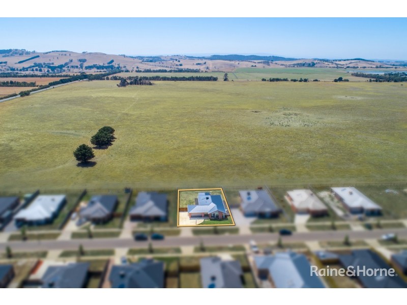 6 Lauder Place, Romsey VIC 3434