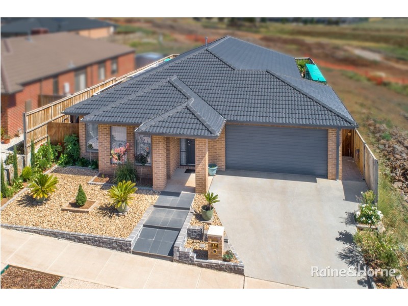 17 Angelas Way, Sunbury VIC 3429