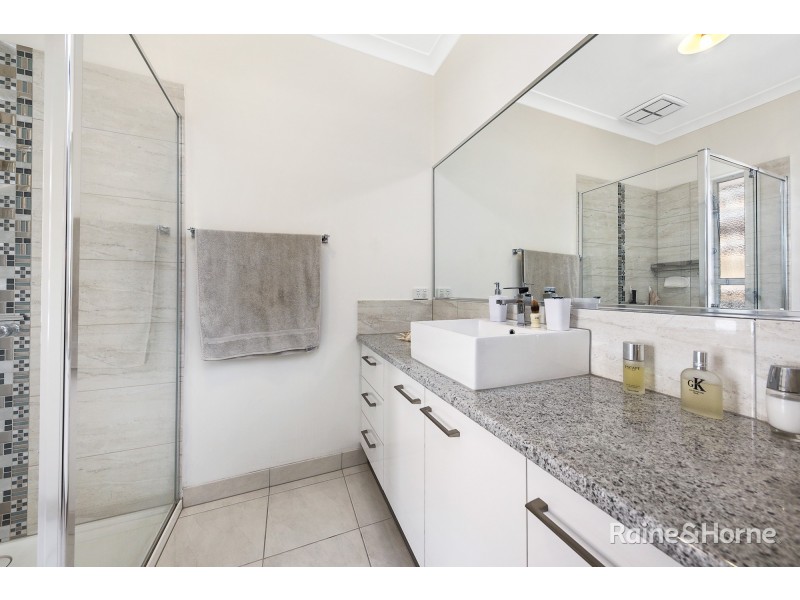 17 Angelas Way, Sunbury VIC 3429