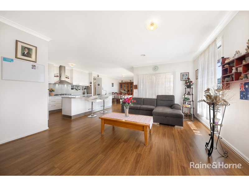 17 Angelas Way, Sunbury VIC 3429
