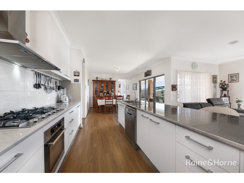 17 Angelas Way, Sunbury VIC 3429