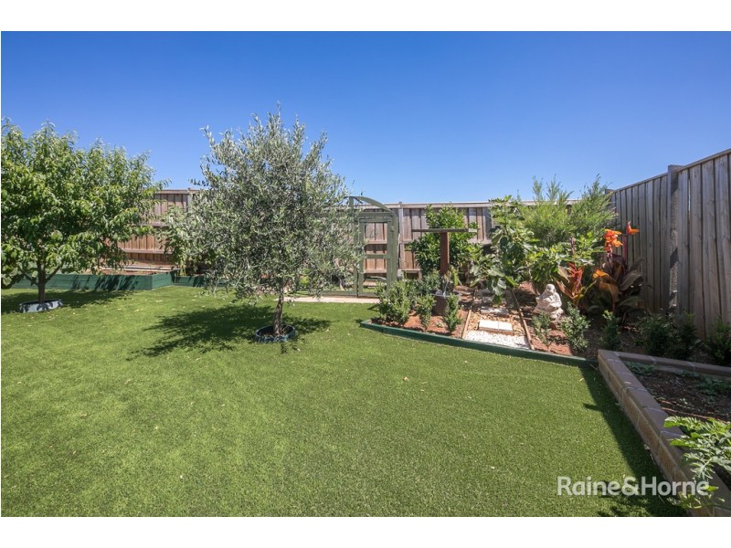 17 Angelas Way, Sunbury VIC 3429
