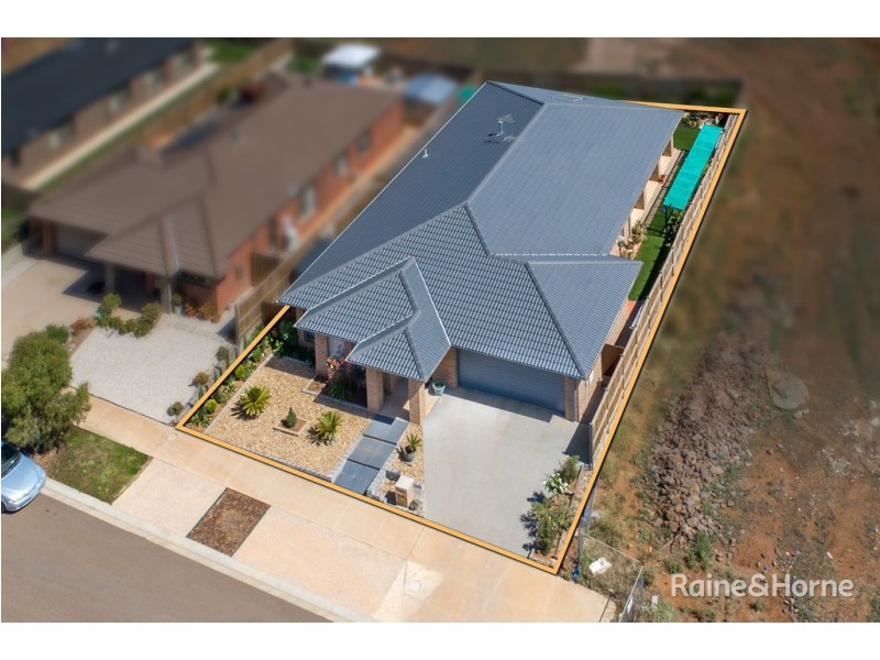 17 Angelas Way, Sunbury VIC 3429