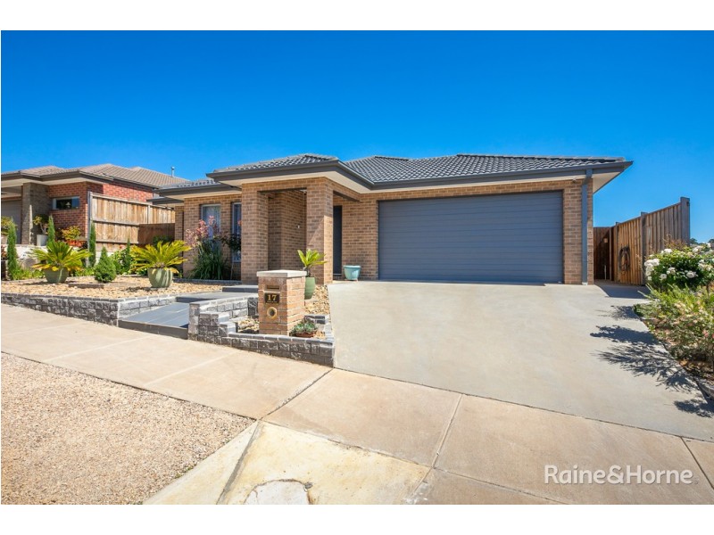17 Angelas Way, Sunbury VIC 3429