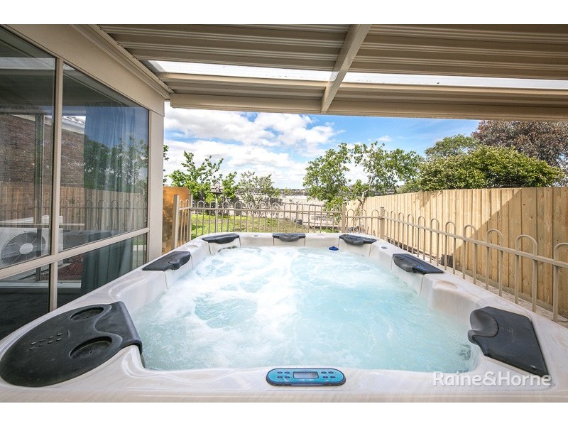 23 Kingsley Drive, Sunbury VIC 3429