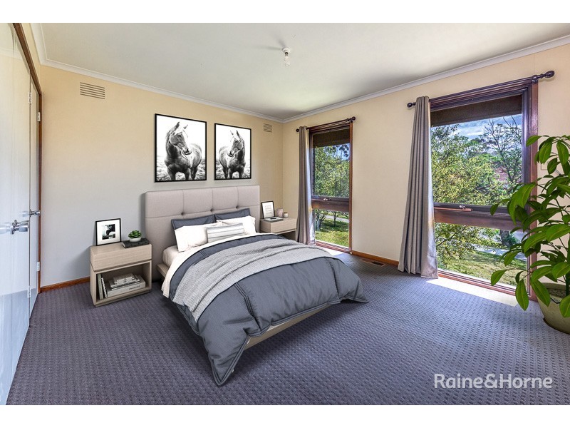 8 Hood Crescent, Sunbury VIC 3429
