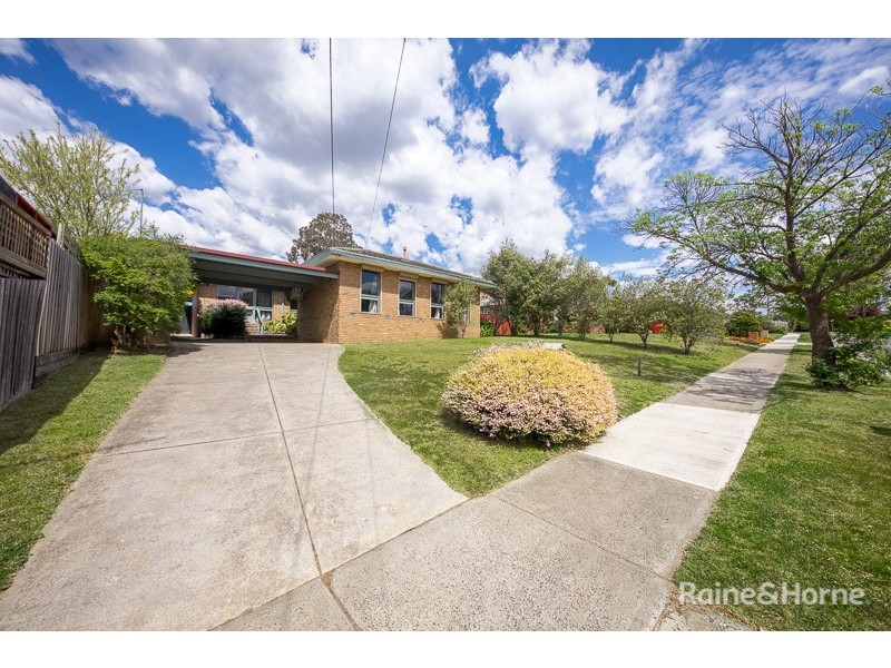 8 Hood Crescent, Sunbury VIC 3429