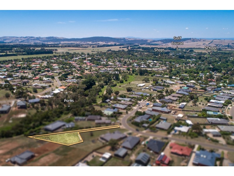 9 Muir Court, Romsey VIC 3434