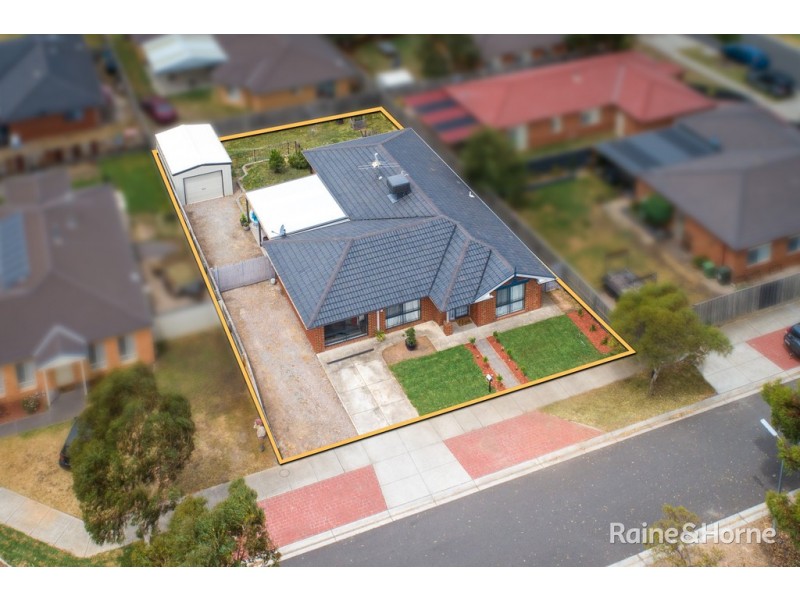 4 Sebastian Place, Sunbury VIC 3429