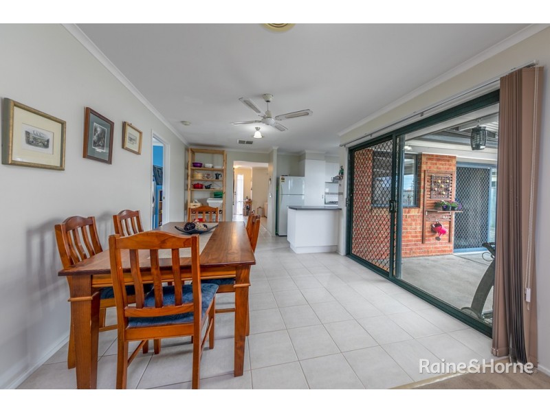 4 Sebastian Place, Sunbury VIC 3429