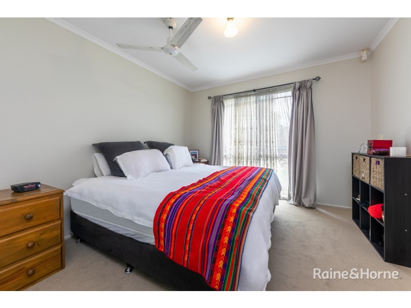 4 Sebastian Place, Sunbury VIC 3429