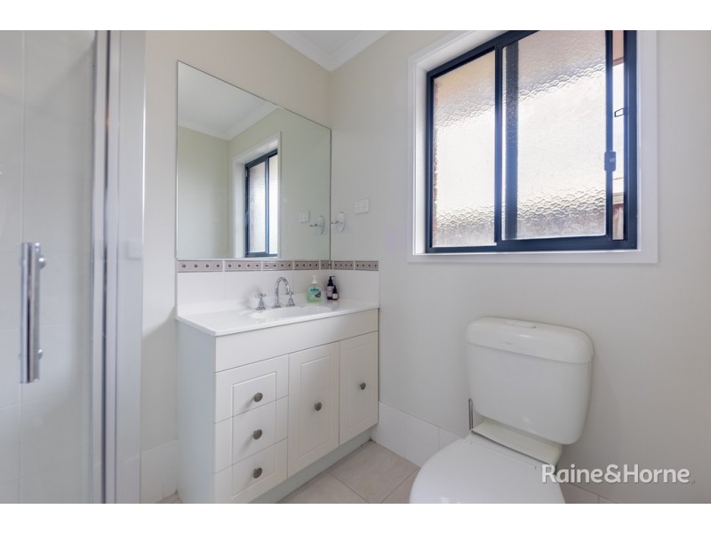 4 Sebastian Place, Sunbury VIC 3429