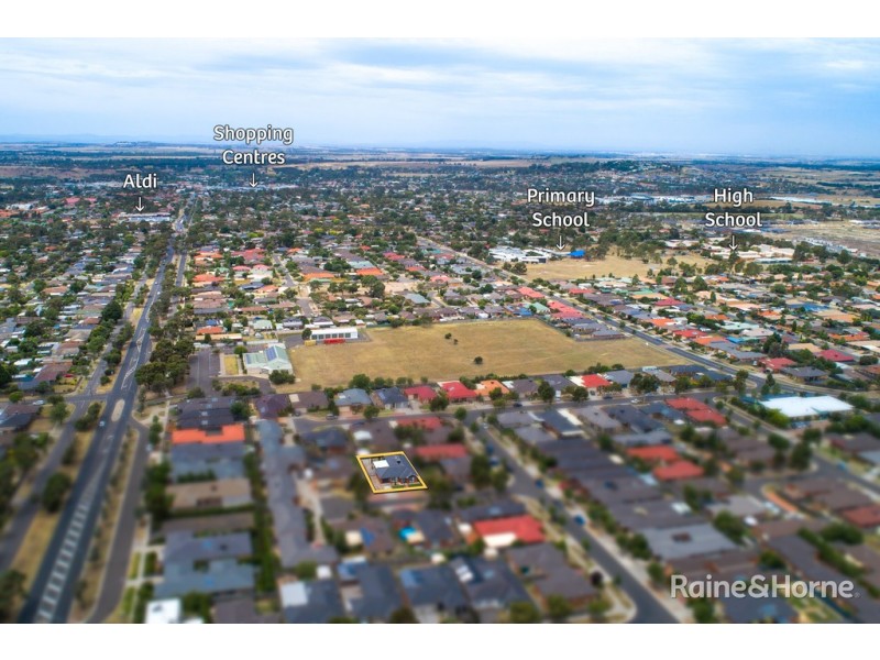 4 Sebastian Place, Sunbury VIC 3429