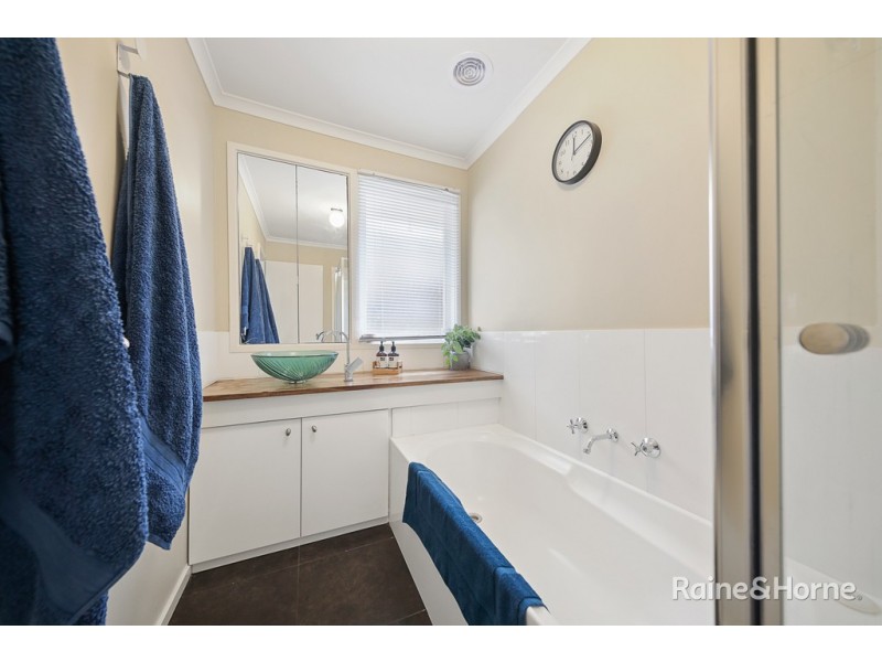 5 Scullin Court, Sunbury VIC 3429