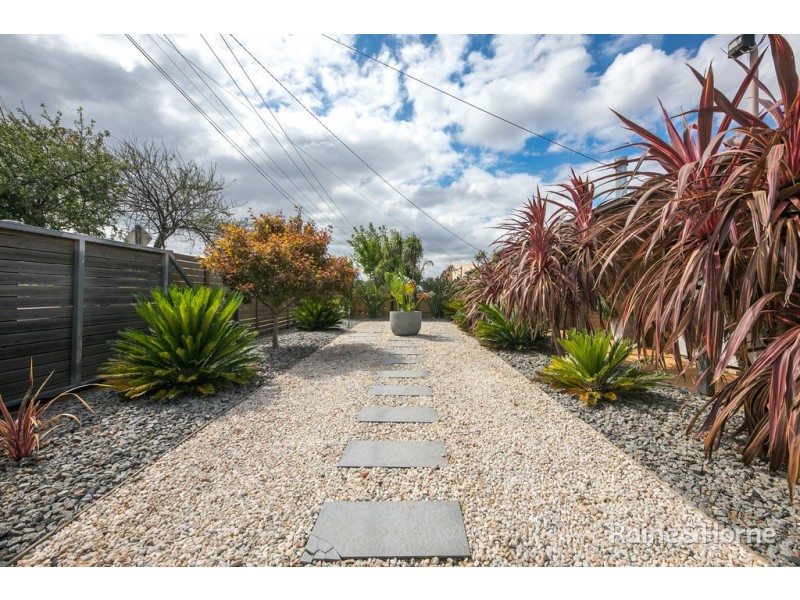 33 Stewart Crescent, Rockbank VIC 3335