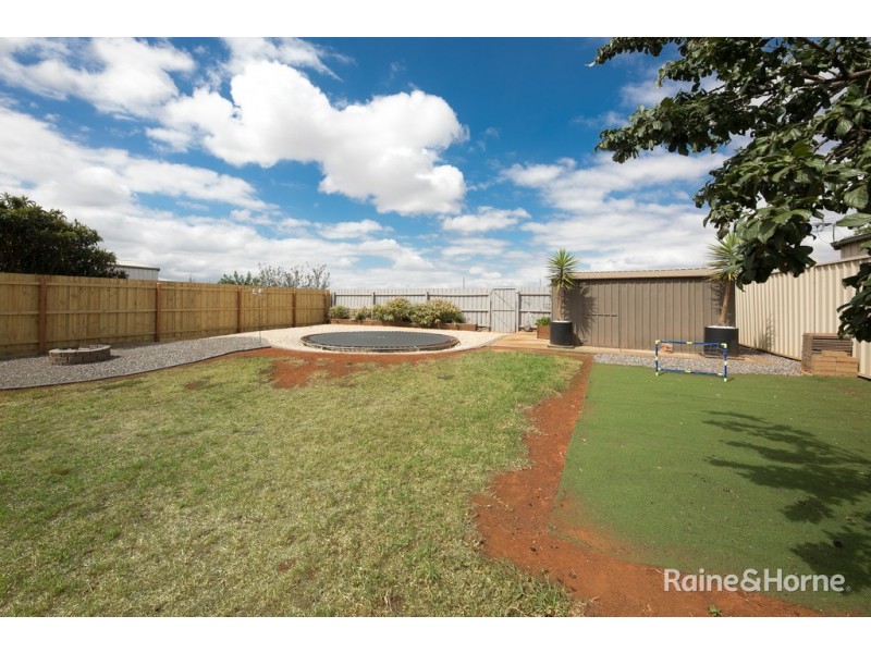 33 Stewart Crescent, Rockbank VIC 3335