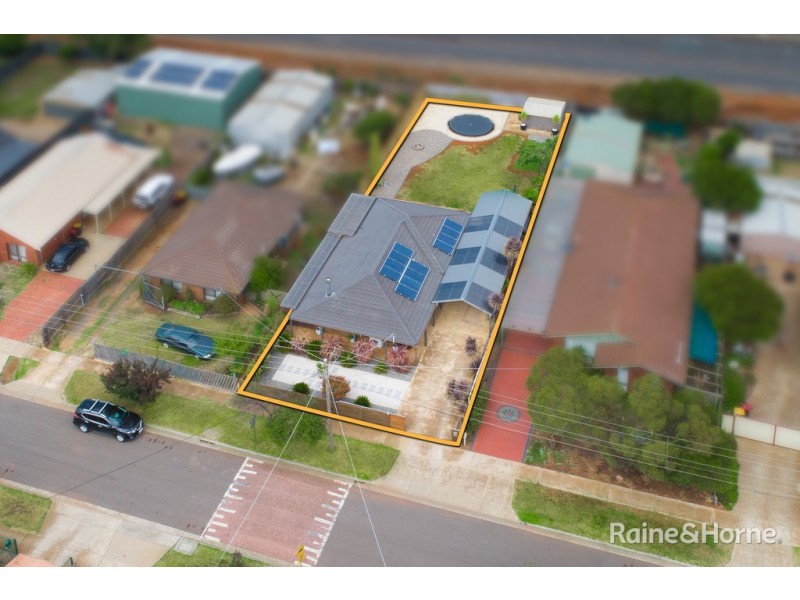 33 Stewart Crescent, Rockbank VIC 3335