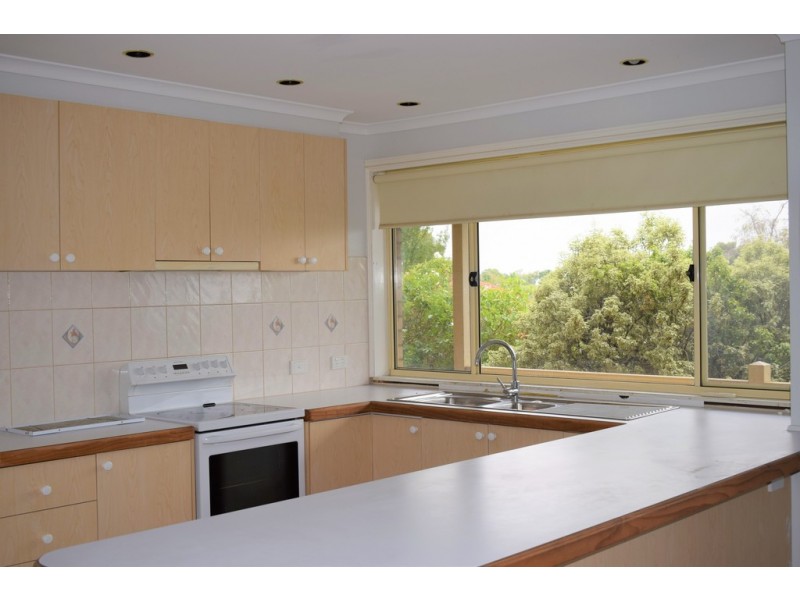 2 OFFICER COURT, Sunbury VIC 3429