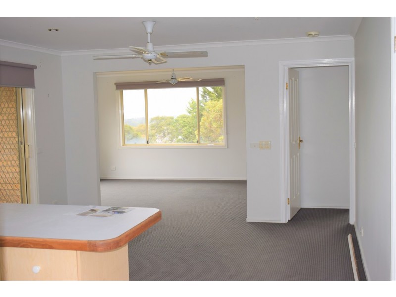 2 OFFICER COURT, Sunbury VIC 3429